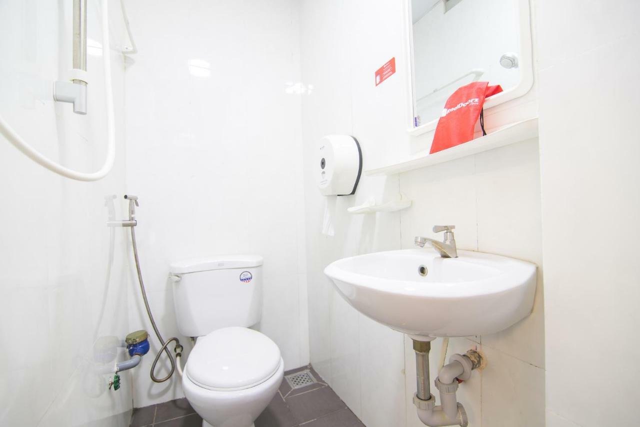Reddoorz Near Khu Che Xuat Tan Thuan 2 Hotel Ho Chi Minh City Bagian luar foto