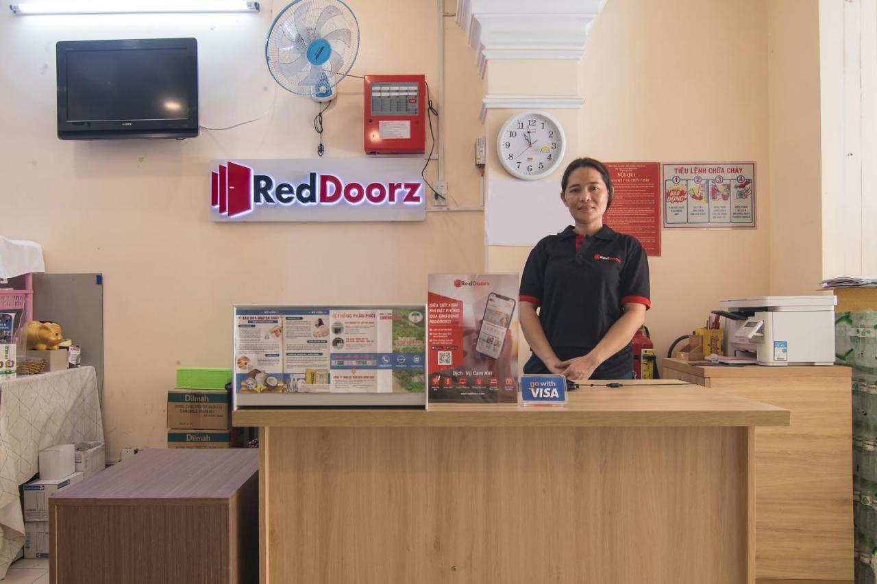 Reddoorz Near Khu Che Xuat Tan Thuan 2 Hotel Ho Chi Minh City Bagian luar foto